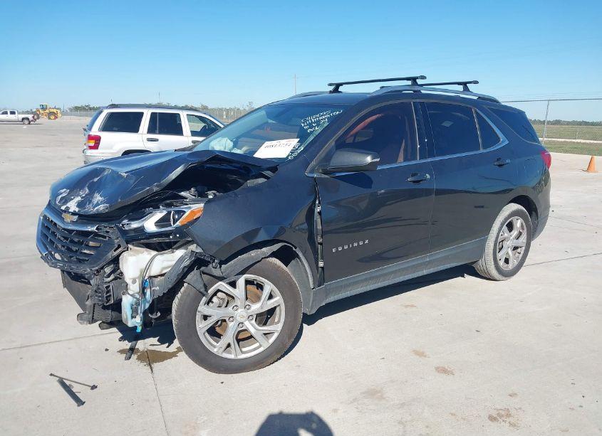 Photo 2 of 2019 Chevrolet Equinox LT (VIN 2GNAXLEX2K6190022)