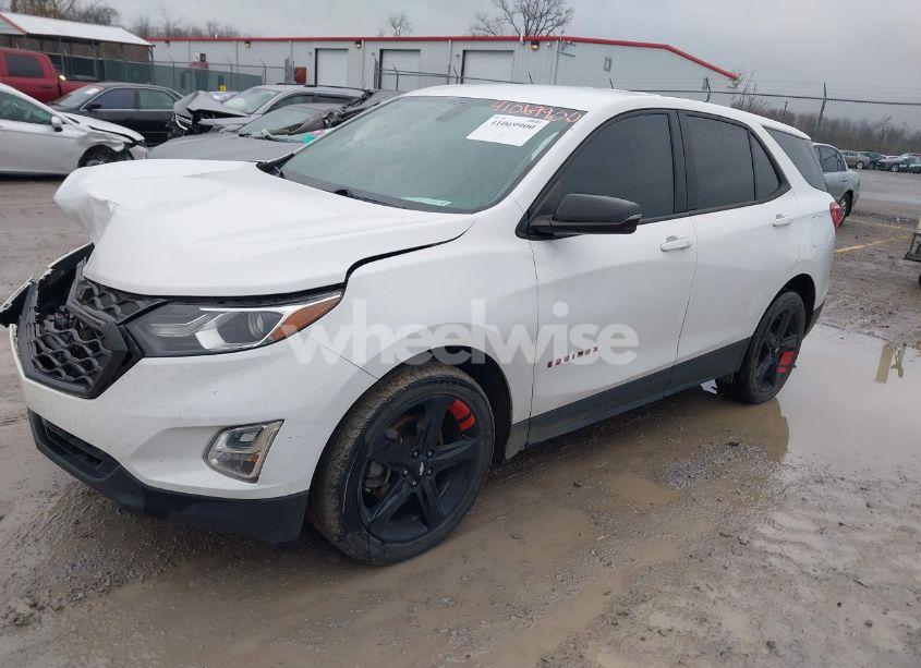 Photo 2 of 2019 Chevrolet Equinox LT (VIN 2GNAXLEX2K6282229)