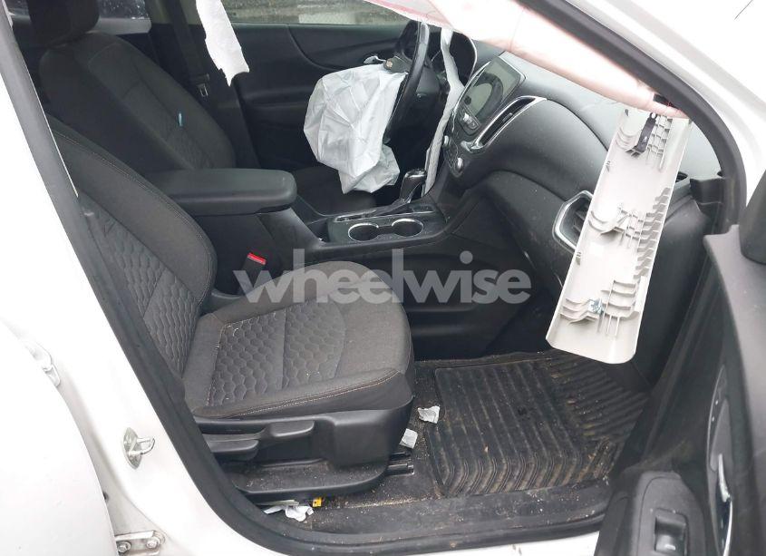 Photo 5 of 2019 Chevrolet Equinox LT (VIN 2GNAXLEX2K6282229)