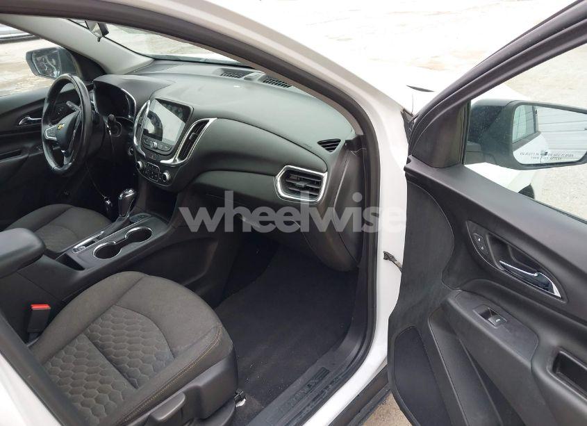 Photo 5 of 2019 Chevrolet Equinox LT (VIN 2GNAXLEX3K6236554)