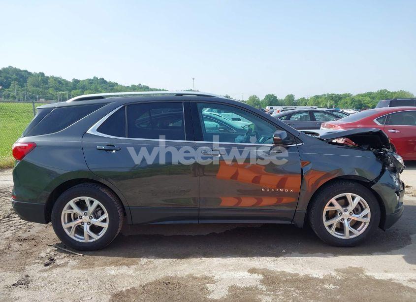 Photo 13 of 2019 Chevrolet Equinox LT (VIN 2GNAXLEX6K6123469)