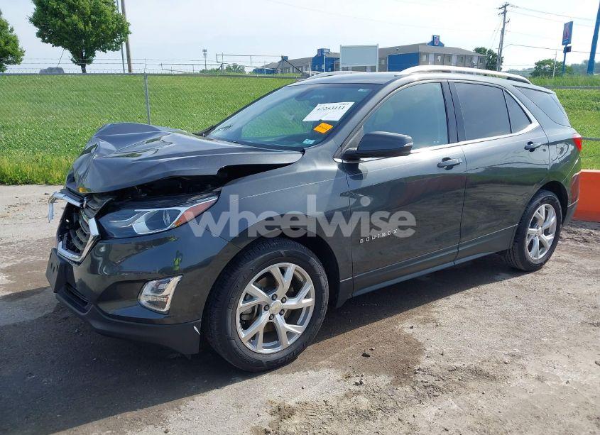 Photo 2 of 2019 Chevrolet Equinox LT (VIN 2GNAXLEX6K6123469)