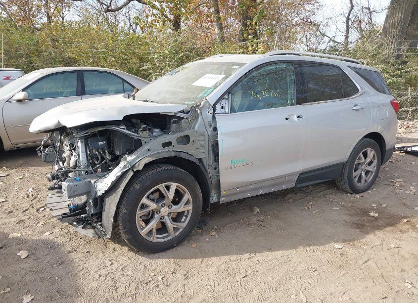 Photo 2 of 2019 Chevrolet Equinox LT (VIN 2GNAXLEX7K6139387)