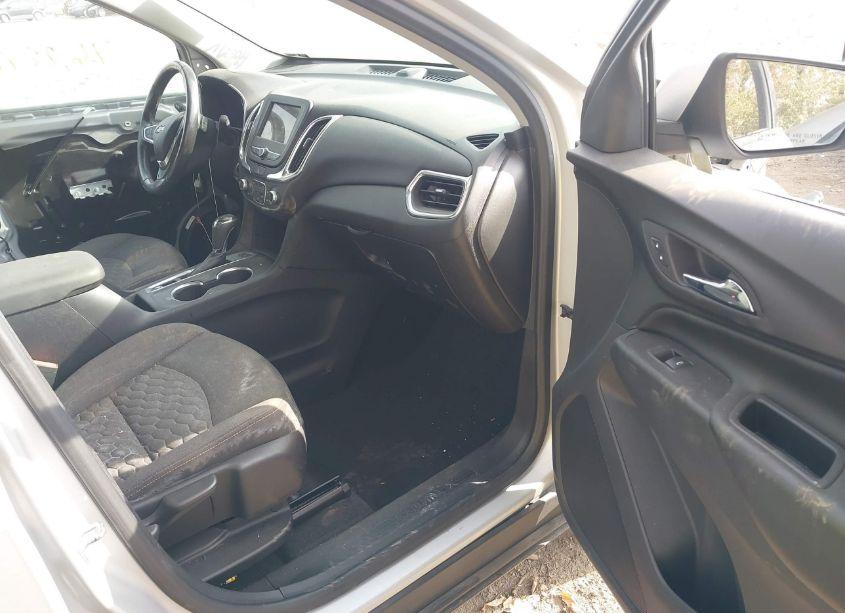 Photo 5 of 2019 Chevrolet Equinox LT (VIN 2GNAXLEX7K6139387)