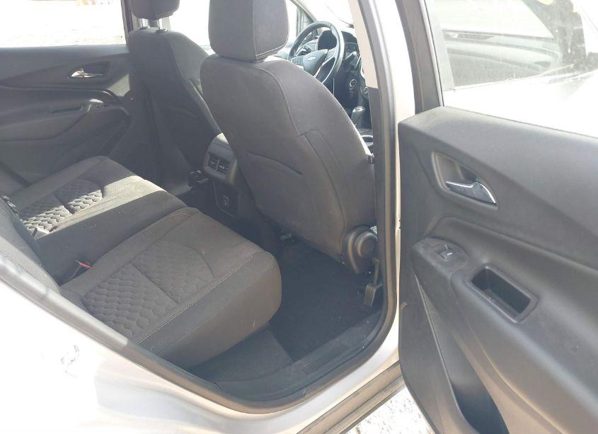 Photo 8 of 2019 Chevrolet Equinox LT (VIN 2GNAXLEX7K6139387)