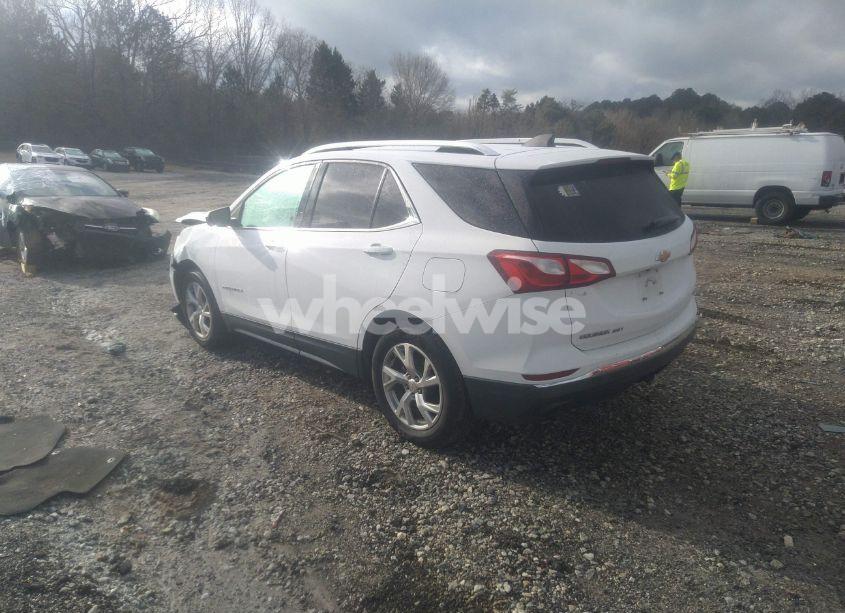 Photo 3 of 2019 Chevrolet Equinox LT (VIN 2GNAXLEX9K6130982)