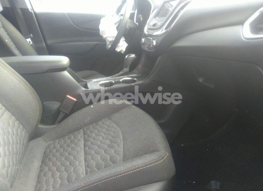 Photo 5 of 2019 Chevrolet Equinox LT (VIN 2GNAXLEX9K6130982)