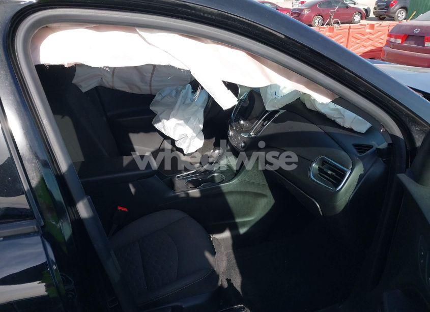 Photo 5 of 2019 Chevrolet Equinox LT (VIN 2GNAXLEXXK6222733)