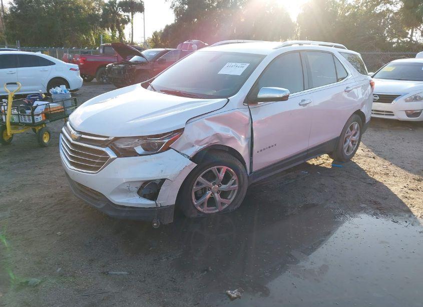 Photo 2 of 2018 Chevrolet Equinox PREMIER (VIN 2GNAXMEV0J6284354)
