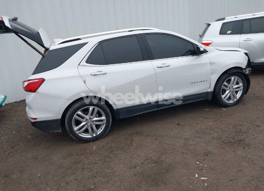 Photo 4 of 2018 Chevrolet Equinox PREMIER (VIN 2GNAXMEV4J6108018)