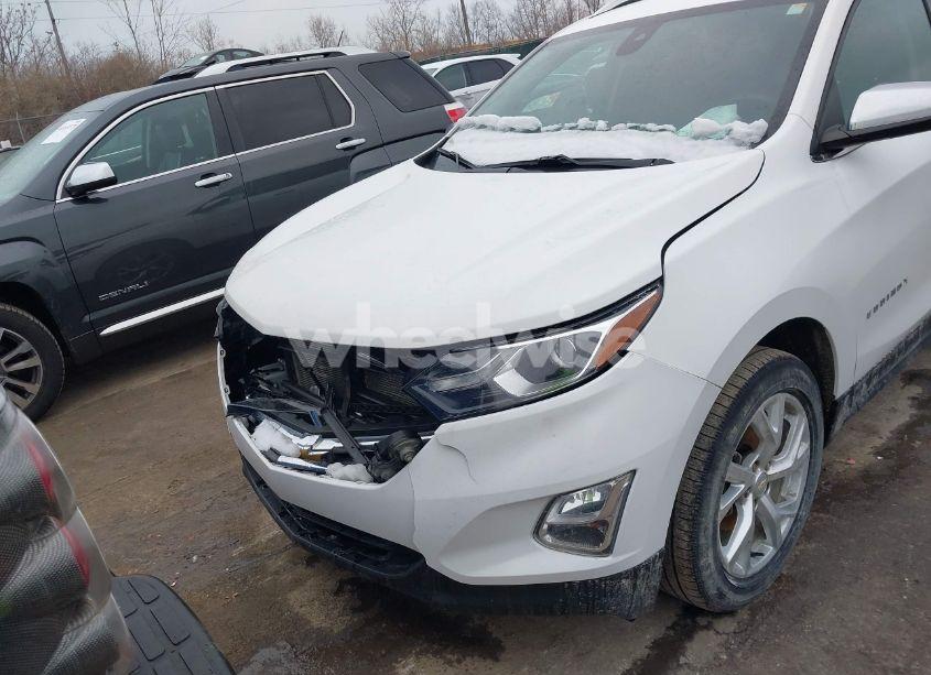 Photo 6 of 2018 Chevrolet Equinox PREMIER (VIN 2GNAXMEV6J6129971)