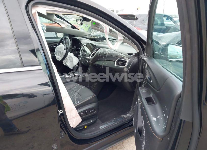 Photo 5 of 2018 Chevrolet Equinox PREMIER (VIN 2GNAXMEV6J6141232)