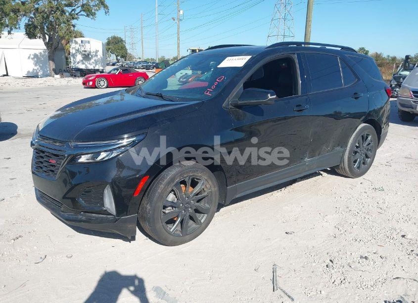 Photo 2 of 2022 Chevrolet Equinox FWD RS (VIN 2GNAXMEV7N6103725)