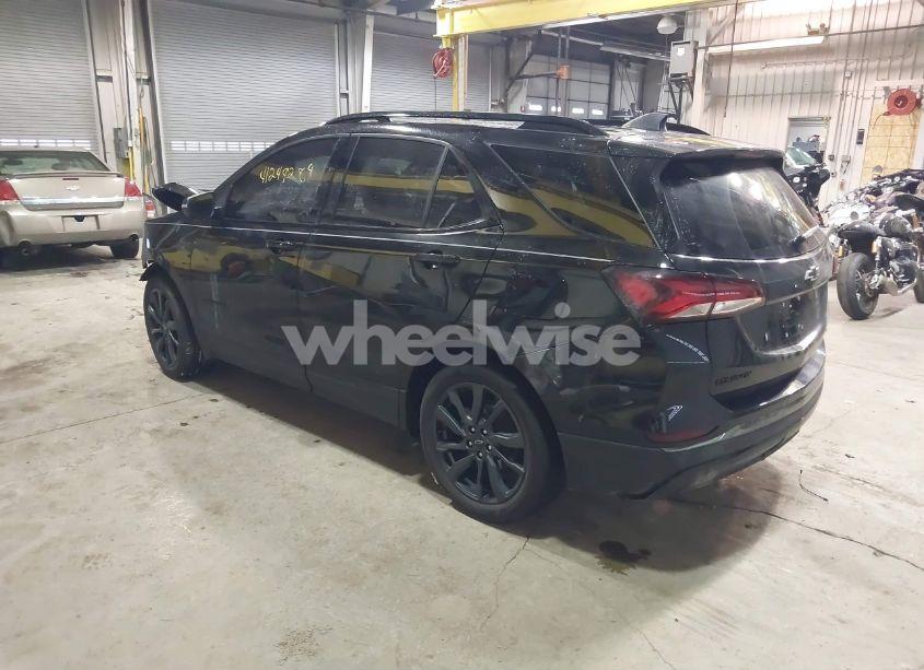 Photo 3 of 2022 Chevrolet Equinox FWD RS (VIN 2GNAXMEV7N6145991)