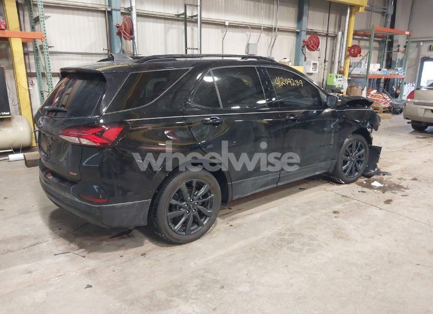 Photo 4 of 2022 Chevrolet Equinox FWD RS (VIN 2GNAXMEV7N6145991)