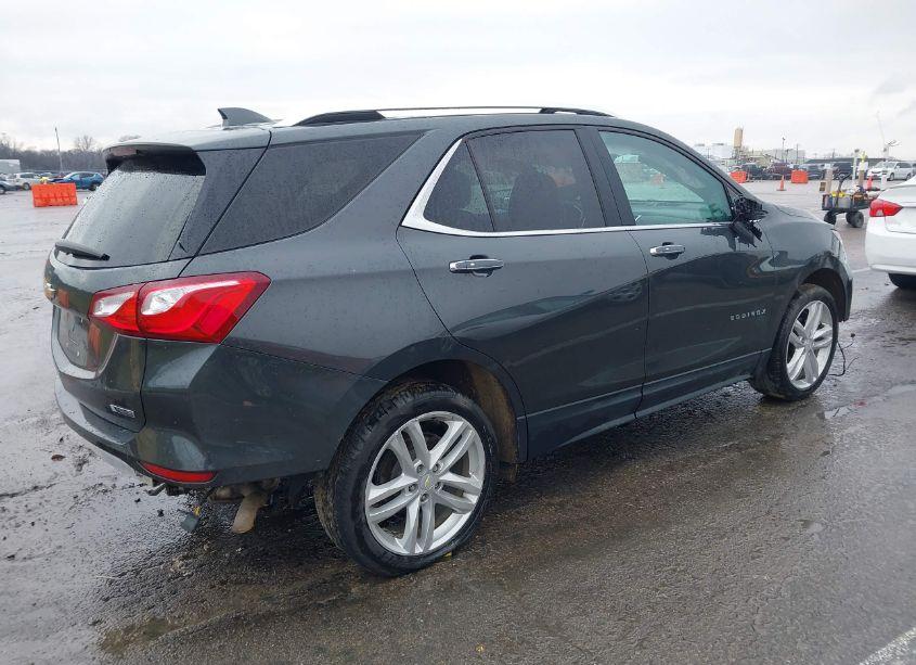 Photo 4 of 2018 Chevrolet Equinox PREMIER (VIN 2GNAXMEV8J6267382)