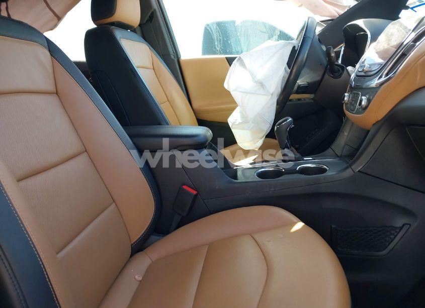 Photo 5 of 2019 Chevrolet Equinox PREMIER (VIN 2GNAXNEV0K6105060)