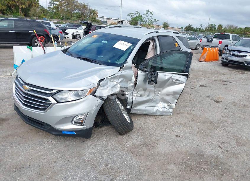 Photo 2 of 2020 Chevrolet Equinox FWD PREMIER 1.5L TURBO (VIN 2GNAXNEV1L6196213)