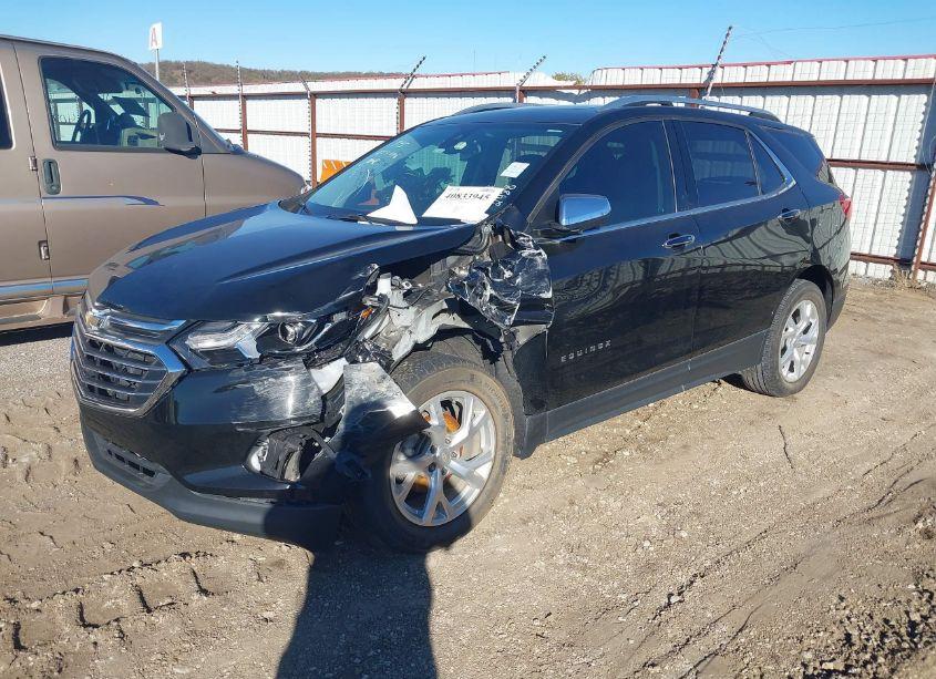 Photo 2 of 2021 Chevrolet Equinox FWD PREMIER (VIN 2GNAXNEV1M6139768)