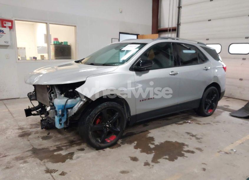 Photo 2 of 2021 Chevrolet Equinox FWD PREMIER (VIN 2GNAXNEV5M6119300)