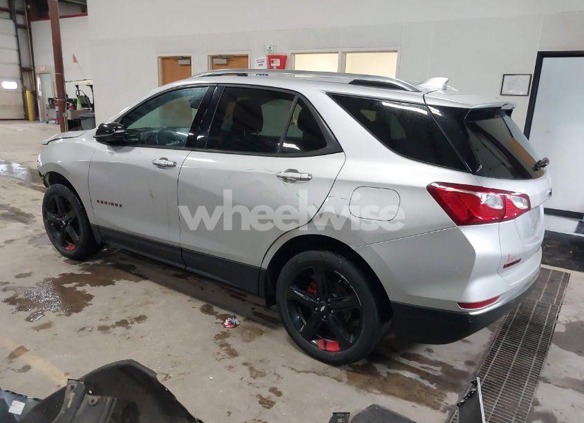 Photo 3 of 2021 Chevrolet Equinox FWD PREMIER (VIN 2GNAXNEV5M6119300)