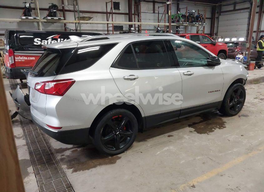 Photo 4 of 2021 Chevrolet Equinox FWD PREMIER (VIN 2GNAXNEV5M6119300)