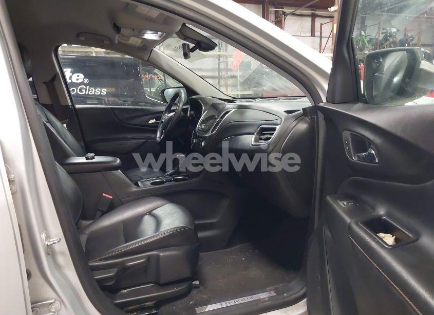 Photo 5 of 2021 Chevrolet Equinox FWD PREMIER (VIN 2GNAXNEV5M6119300)