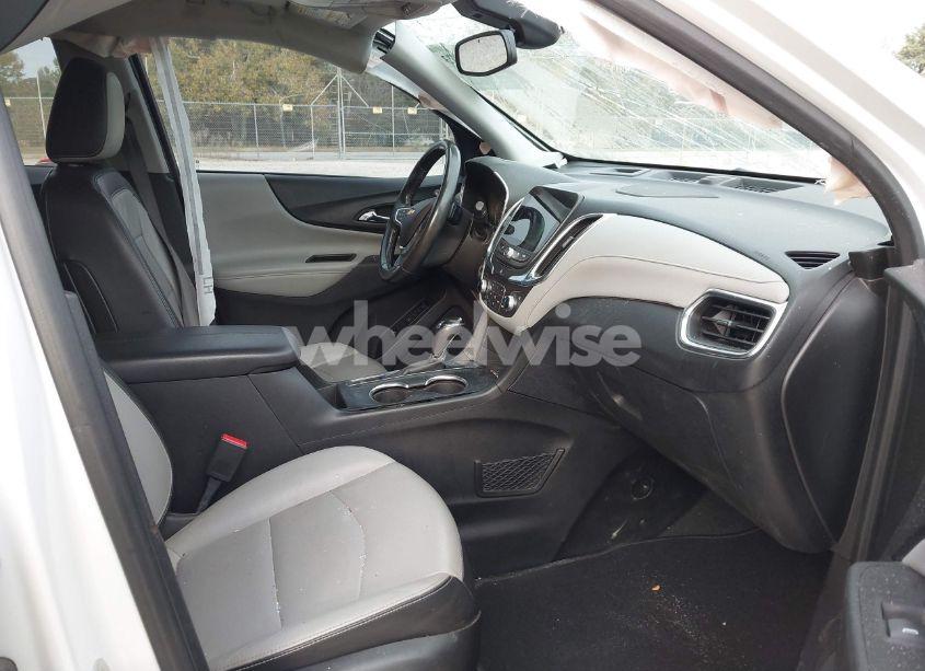 Photo 5 of 2019 Chevrolet Equinox PREMIER (VIN 2GNAXNEV6K6105287)