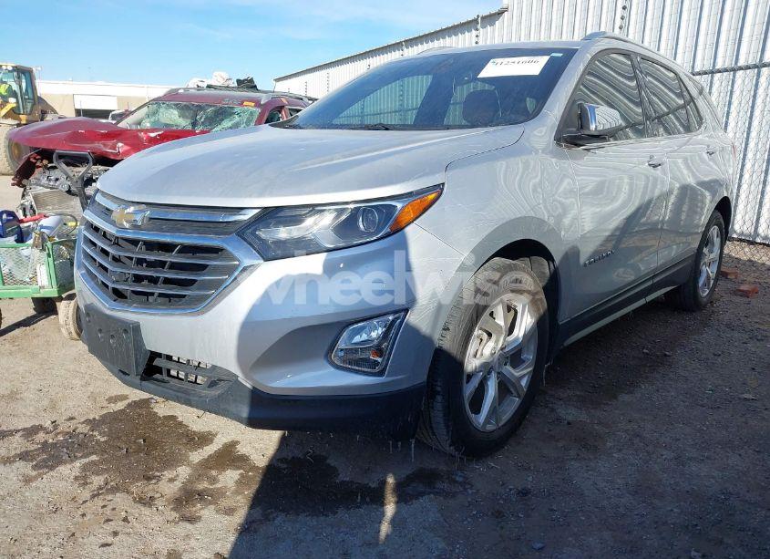 Photo 2 of 2019 Chevrolet Equinox PREMIER (VIN 2GNAXNEV7K6195792)