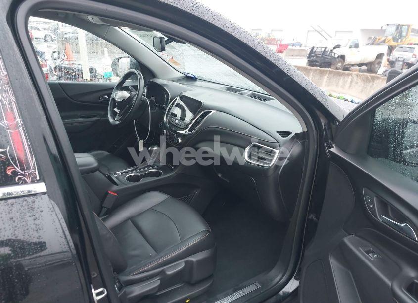 Photo 5 of 2019 Chevrolet Equinox PREMIER (VIN 2GNAXNEVXK6115823)