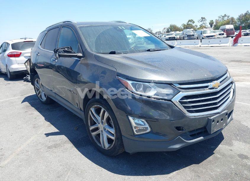 2018 Chevrolet Equinox PREMIER (VIN 2GNAXNEXXJ6128247) main photo