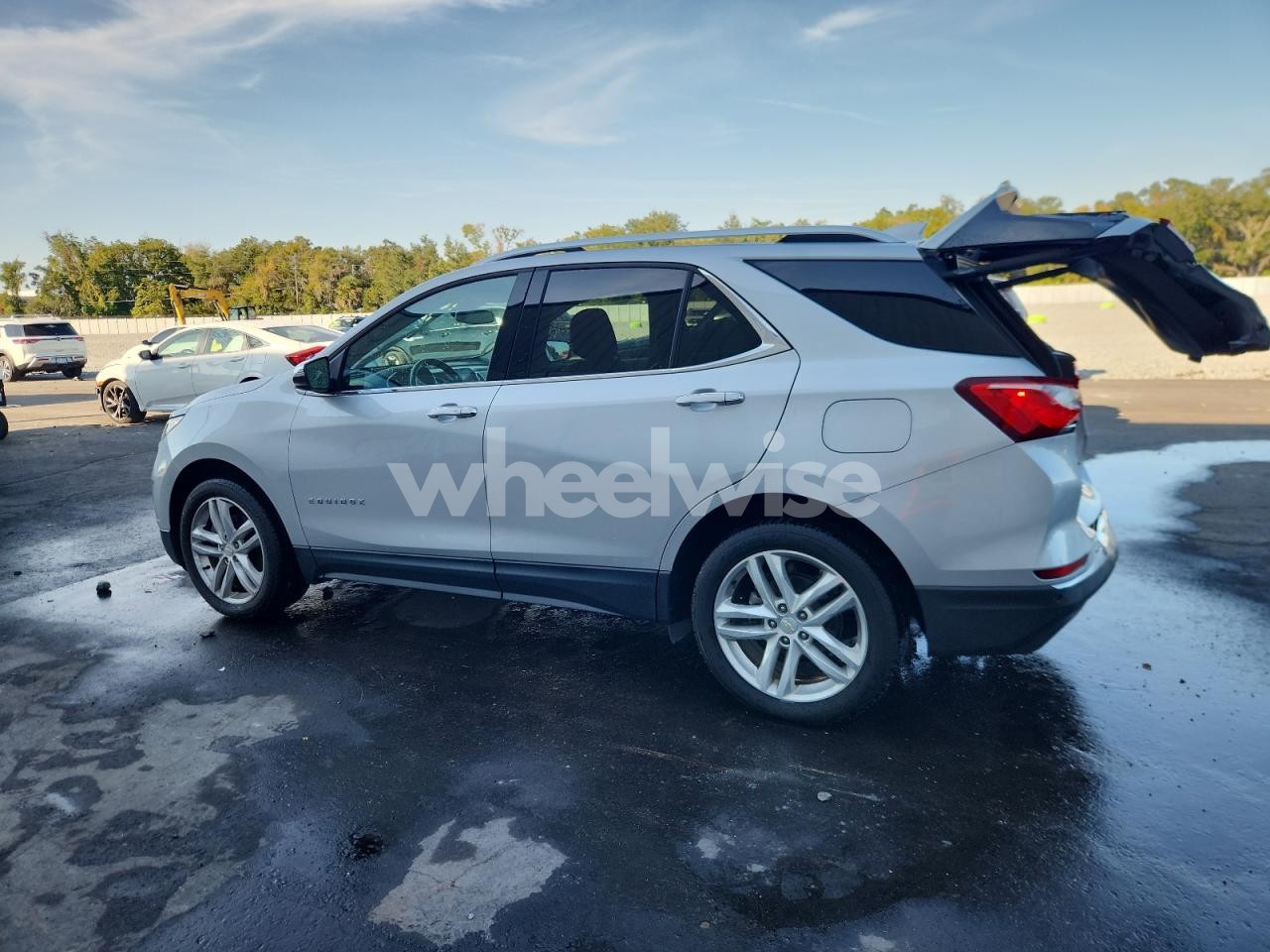 Photo 2 of 2020 CHEVROLET EQUINOX PREMIER (VIN 2GNAXPEX3L6225370)