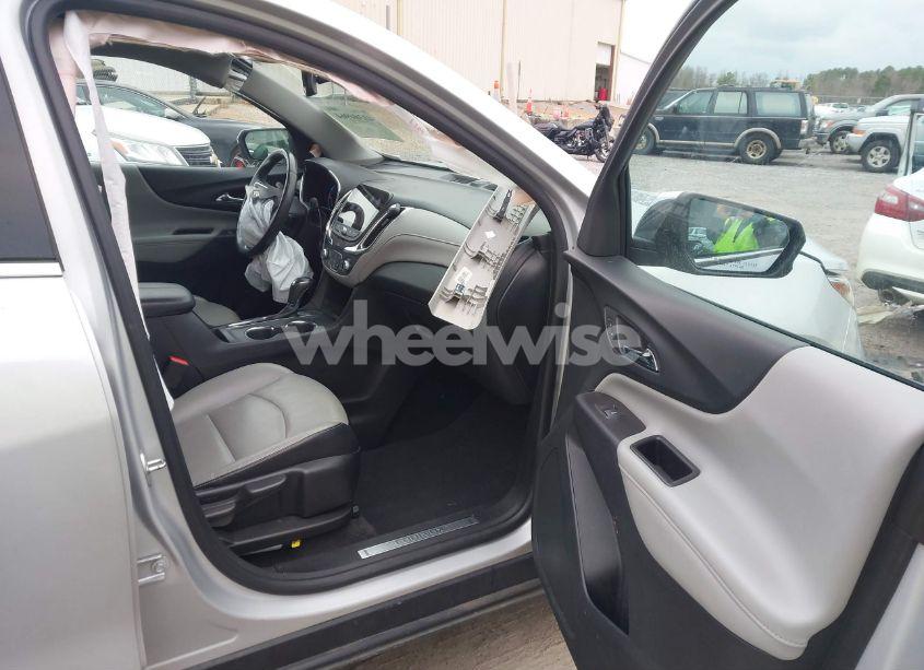 Photo 5 of 2019 Chevrolet Equinox PREMIER (VIN 2GNAXPEXXK6305330)