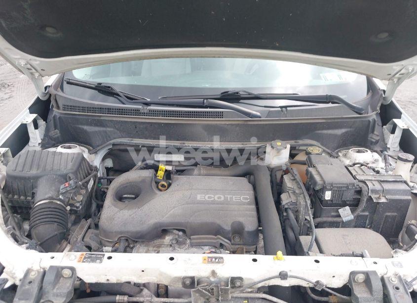 Photo 10 of 2018 Chevrolet Equinox LS (VIN 2GNAXREV0J6311176)