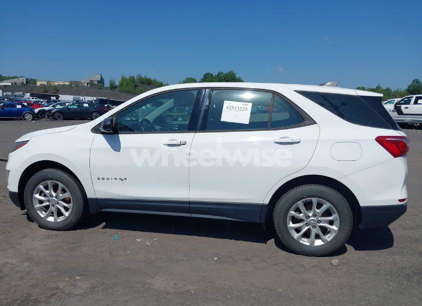 Photo 14 of 2018 Chevrolet Equinox LS (VIN 2GNAXREV0J6311176)