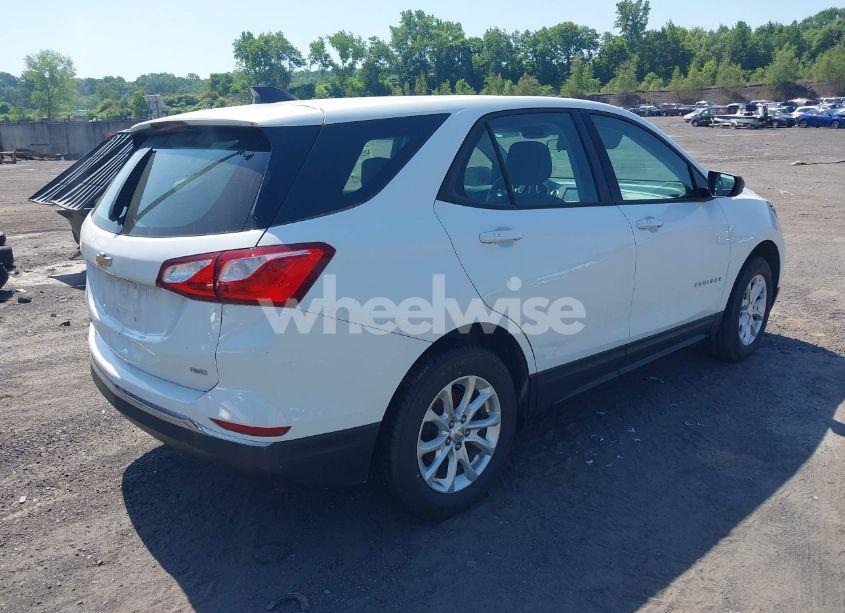 Photo 4 of 2018 Chevrolet Equinox LS (VIN 2GNAXREV0J6311176)