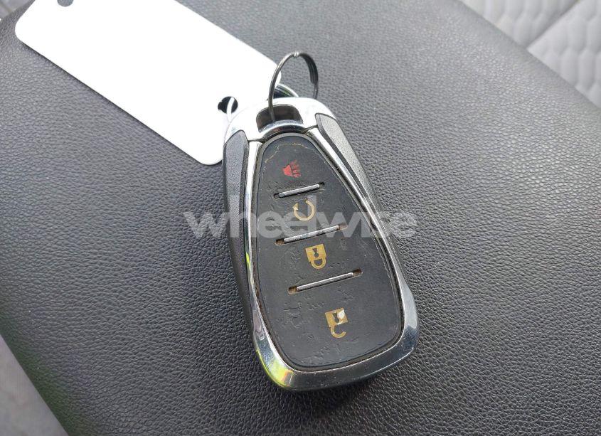 Photo 11 of 2018 Chevrolet Equinox LS (VIN 2GNAXREV2J6252664)