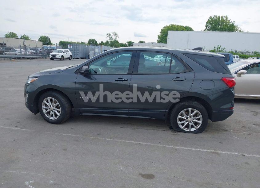 Photo 14 of 2018 Chevrolet Equinox LS (VIN 2GNAXREV2J6252664)