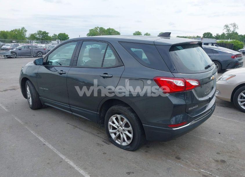 Photo 3 of 2018 Chevrolet Equinox LS (VIN 2GNAXREV2J6252664)