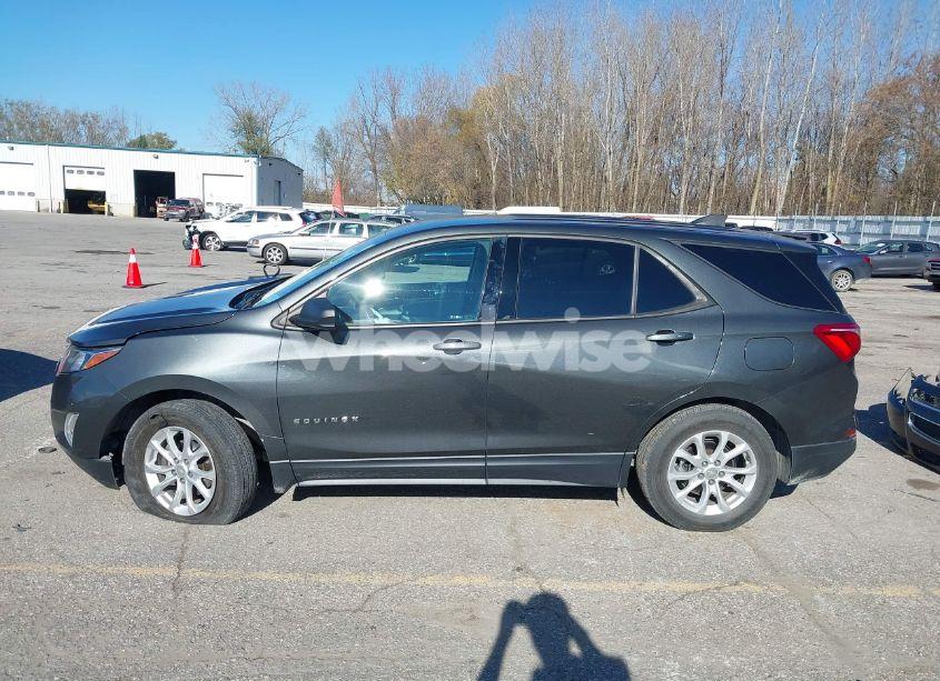 Photo 14 of 2018 Chevrolet Equinox LS (VIN 2GNAXREV2J6287348)