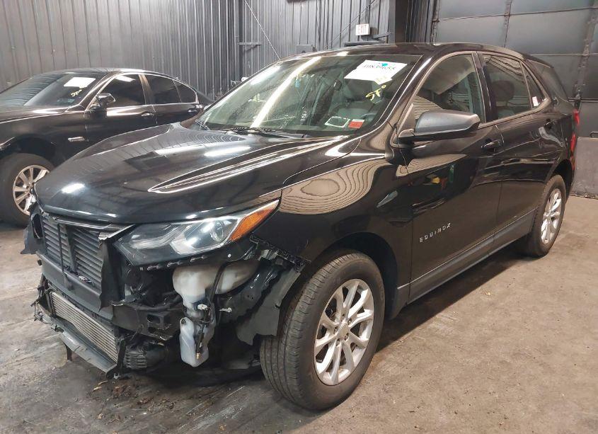 Photo 2 of 2018 Chevrolet Equinox LS (VIN 2GNAXREV4J6162822)