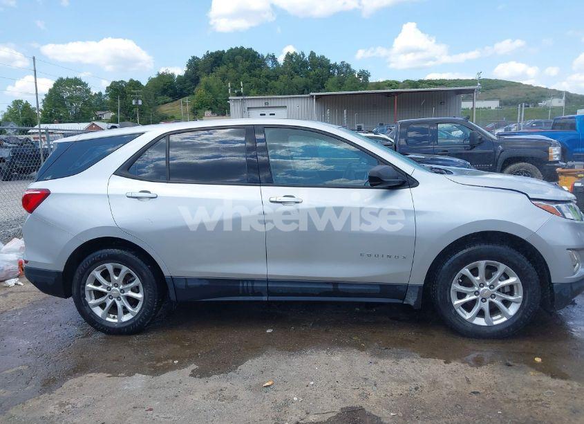 Photo 13 of 2018 Chevrolet Equinox LS (VIN 2GNAXREV4J6195805)
