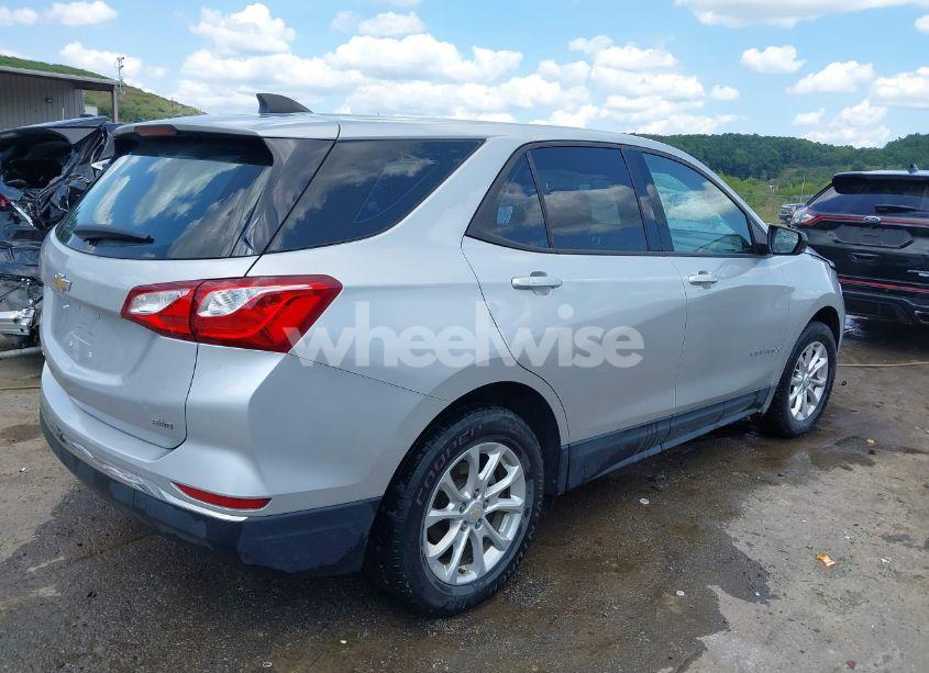 Photo 4 of 2018 Chevrolet Equinox LS (VIN 2GNAXREV4J6195805)