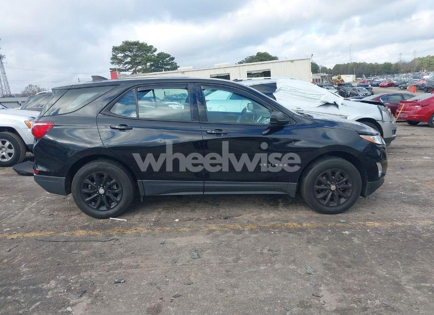 Photo 13 of 2018 Chevrolet Equinox LS (VIN 2GNAXREV5J6236295)