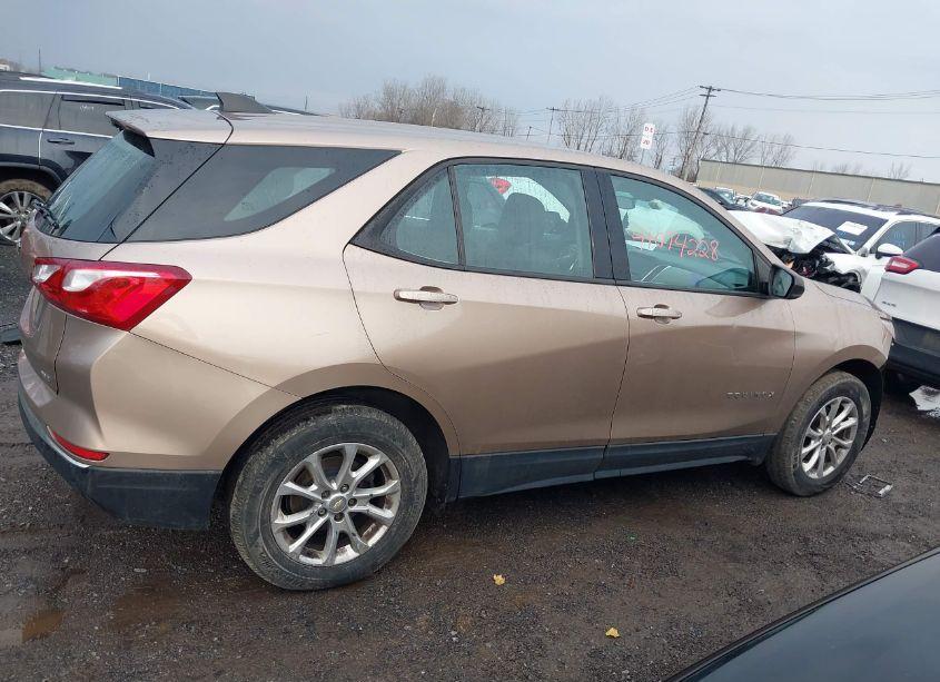 Photo 13 of 2018 Chevrolet Equinox LS (VIN 2GNAXREV5J6309729)