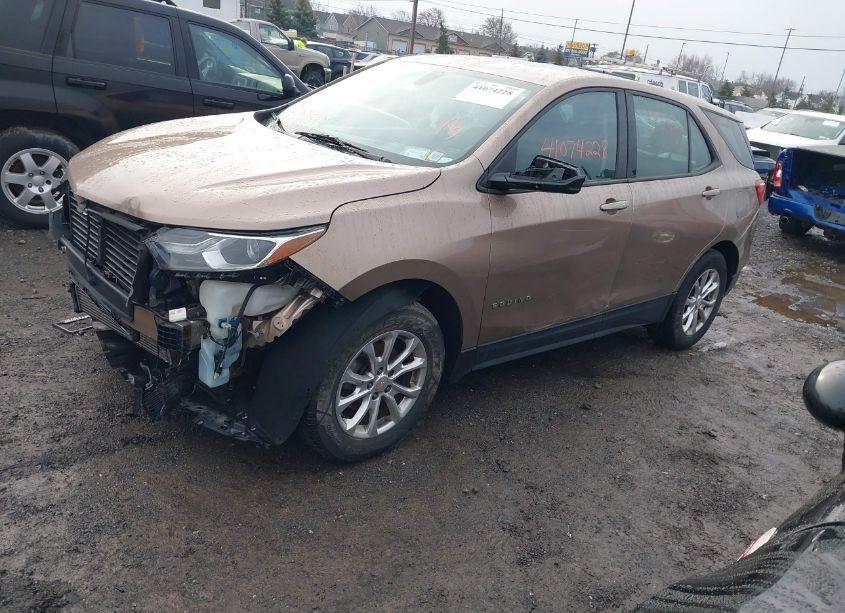 Photo 2 of 2018 Chevrolet Equinox LS (VIN 2GNAXREV5J6309729)