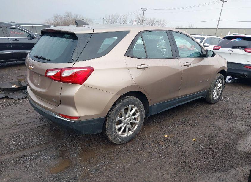 Photo 4 of 2018 Chevrolet Equinox LS (VIN 2GNAXREV5J6309729)