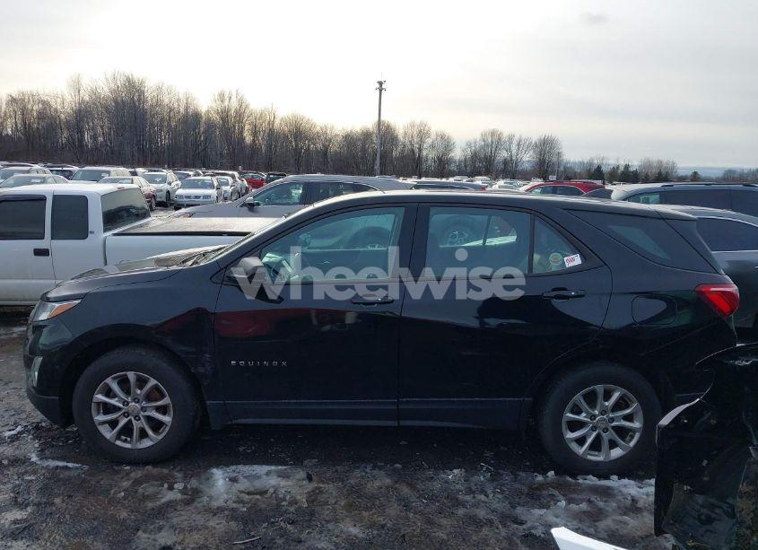 Photo 13 of 2018 Chevrolet Equinox LS (VIN 2GNAXREV5J6322951)