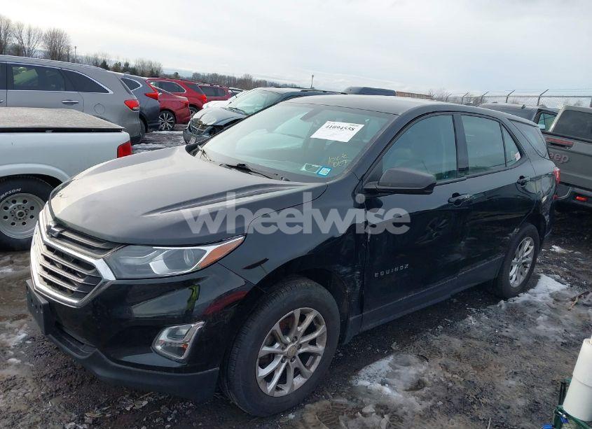 Photo 2 of 2018 Chevrolet Equinox LS (VIN 2GNAXREV5J6322951)