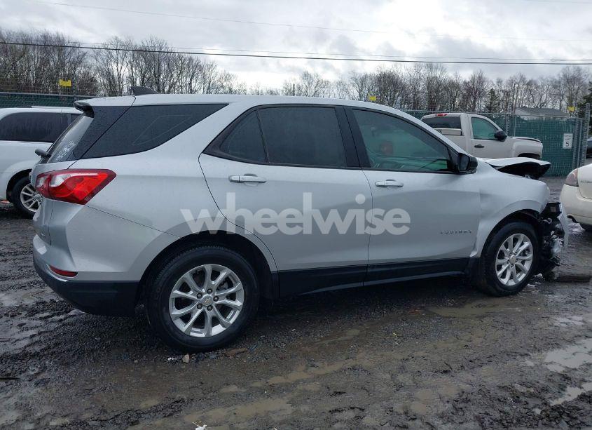 Photo 13 of 2018 Chevrolet Equinox LS (VIN 2GNAXREV9J6125703)